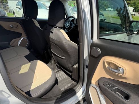Used 2015 Jeep Renegade Latitude w/ Popular Equipment Group FWD image 10