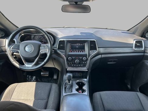 Used 2020 Jeep Grand Cherokee Laredo AWD/4WD image 19