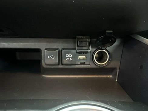 Used 2020 Toyota Highlander XLE image 41