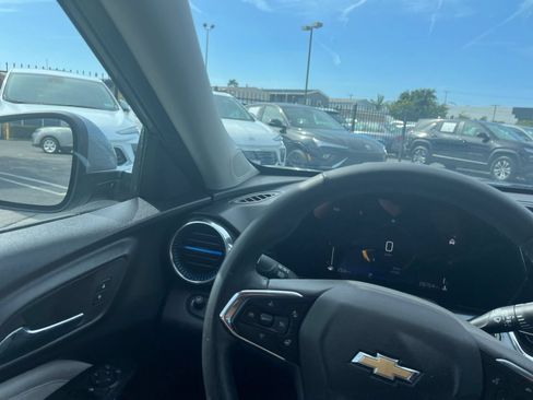 Used 2025 Chevrolet Trax LT w/ LT Convenience Package FWD image 35