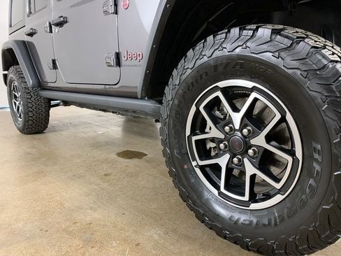 Used 2025 Jeep Wrangler Unlimited Rubicon image 6