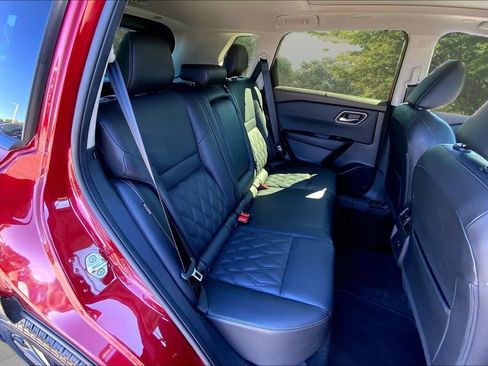 Used 2023 Nissan Rogue Platinum FWD image 25