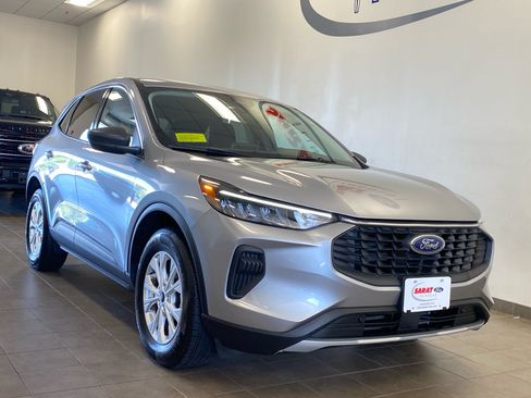 Used 2023 Ford Escape Active AWD/4WD image 2