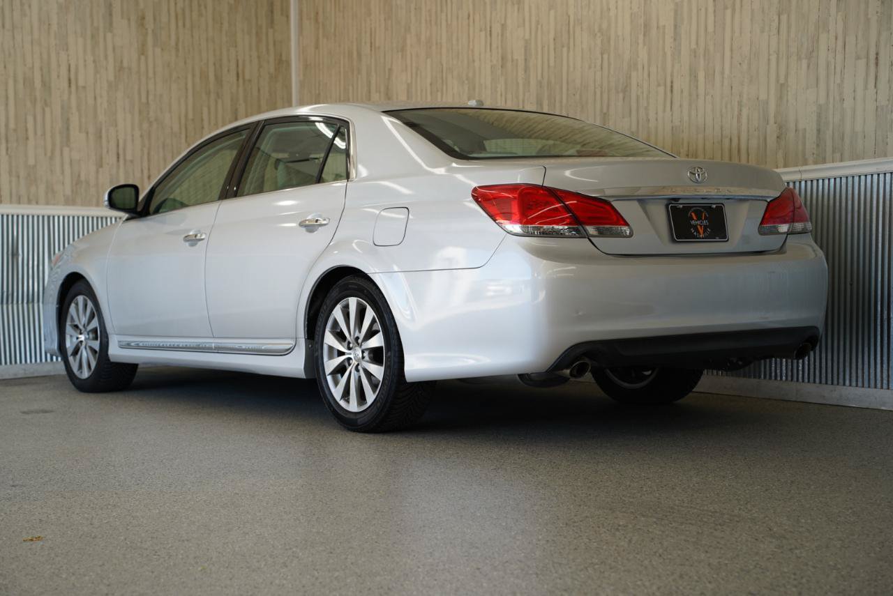 Used 2012 Toyota Avalon Limited FWD image 7