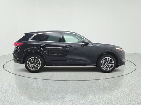 Used 2025 Audi Q5 Premium Plus w/ Premium Plus AWD/4WD image 4