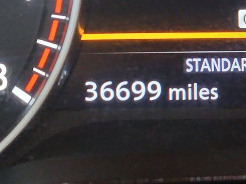 Used 2024 Nissan Pathfinder SL image 15