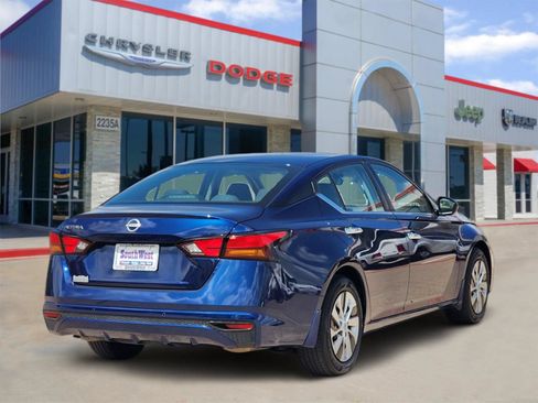 Used 2024 Nissan Altima 2.5 S FWD image 5