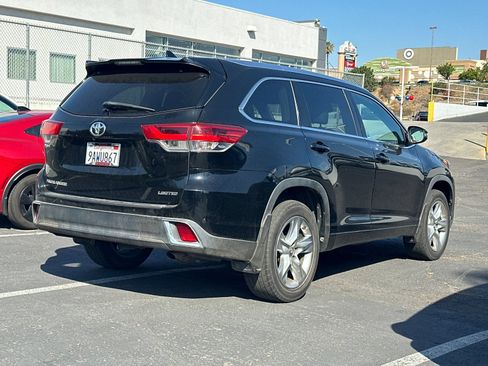 Used 2019 Toyota Highlander Limited w/ Carpet Mat Package (TMS) FWD image 3