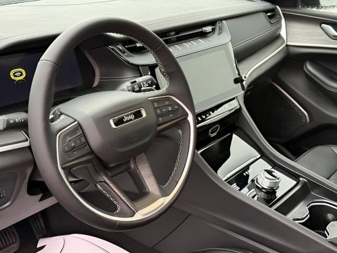 New 2026 Jeep Grand Cherokee Limited AWD/4WD image 18