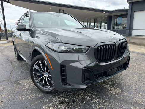 Used 2024 BMW X5 xDrive40i w/ Premium Essential Package image 3