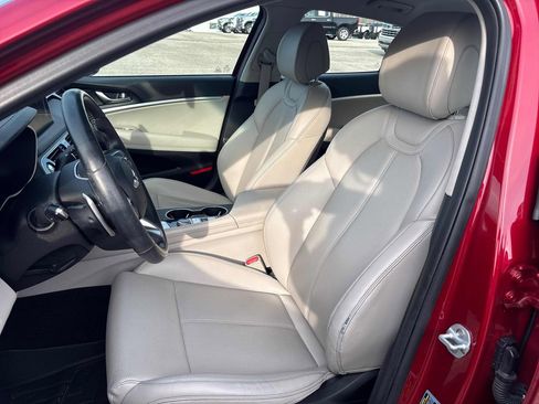 Used 2019 Genesis G70 2.0T Advanced image 12