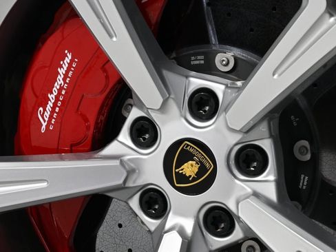 Used 2022 Lamborghini Urus image 19