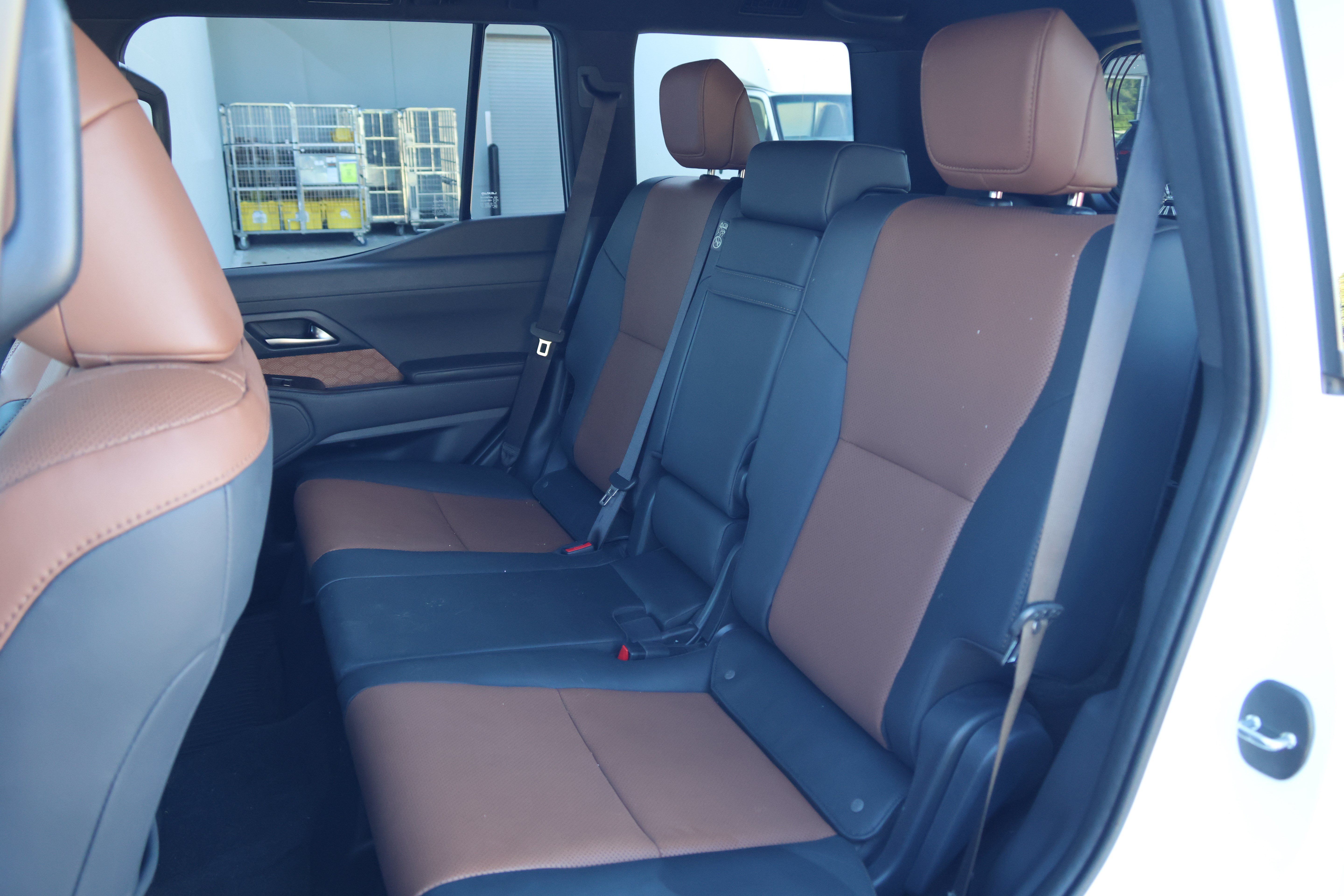 Used 2024 Lexus GX 550 w/ Accessory Package (2T) AWD/4WD image 38