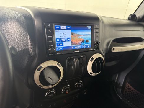 Used 2012 Jeep Wrangler Sahara AWD/4WD image 15