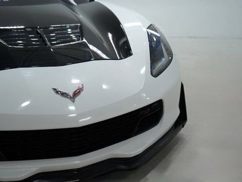 Used 2016 Chevrolet Corvette Z06 w/ 3LZ Preferred Equipment Group image 9