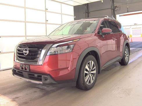 Certified 2024 Nissan Pathfinder SL image 2
