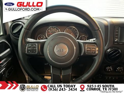 Used 2017 Jeep Wrangler Unlimited Sahara AWD/4WD image 12