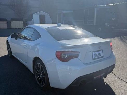 Used 2017 Toyota 86 image 8