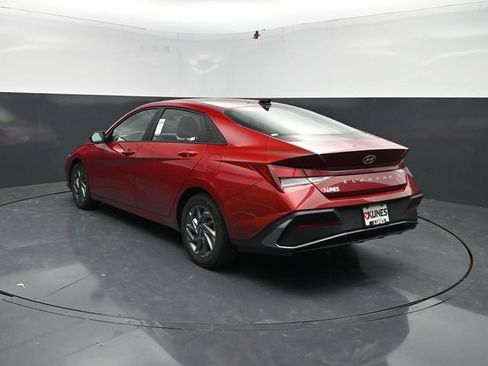 Used 2024 Hyundai Elantra SEL FWD image 6