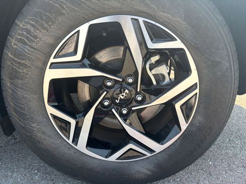 Used 2025 Kia Sportage LX image 29