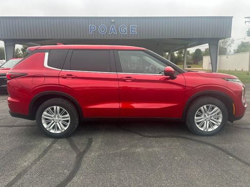 Used 2024 Mitsubishi Outlander ES AWD/4WD image 2