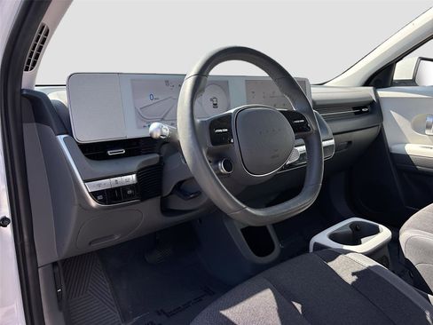 Used 2024 Hyundai Ioniq 5 SEL RWD image 2