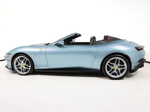 Certified 2025 Ferrari Roma Spider RWD image 9