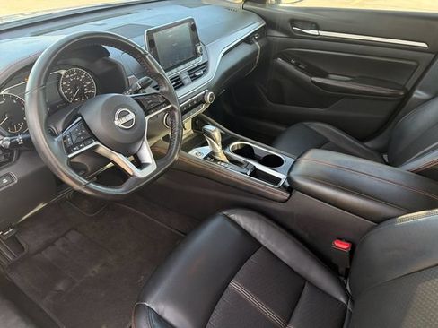 Used 2024 Nissan Altima 2.5 SR FWD image 11