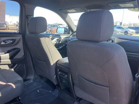 Used 2023 Chevrolet Traverse LT image 47
