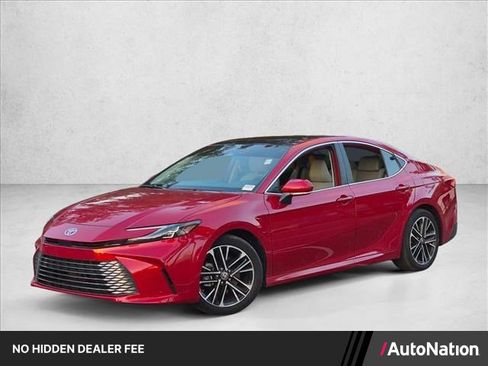 Used 2025 Toyota Camry XLE FWD image 1