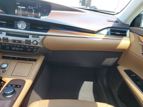 Used 2016 Lexus ES 350 w/ Premium Package w/Wood Trim FWD image 27