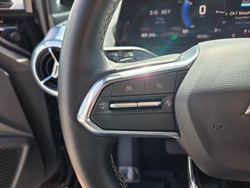 Certified 2025 Chevrolet Equinox EV LT w/ Convenience Package FWD image 28