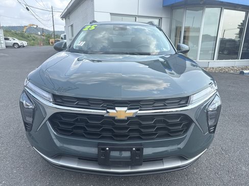 Used 2025 Chevrolet Trax LT w/ Driver Confidence Package FWD image 8