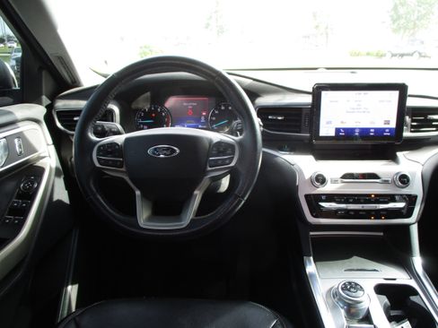 Used 2020 Ford Explorer XLT w/ Equipment Group 202A AWD/4WD image 10