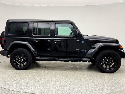 Used 2025 Jeep Wrangler Sahara image 4