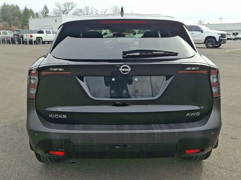 Certified 2025 Nissan Kicks SV image 5