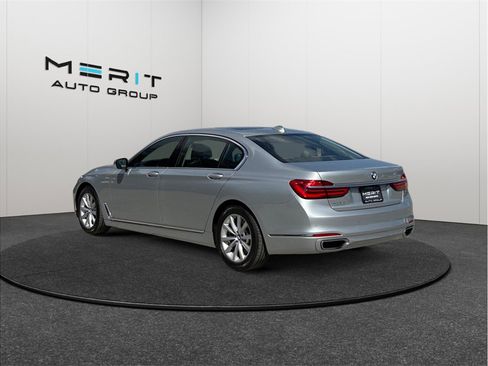 Used 2018 BMW 750i image 7