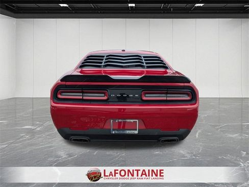 Used 2015 Dodge Challenger SXT image 4