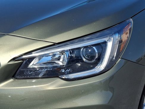 Used 2019 Subaru Outback 2.5i Premium image 10