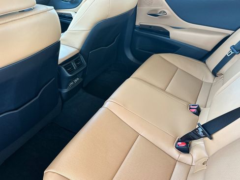 Used 2024 Lexus ES 350 w/ Premium Package FWD image 12