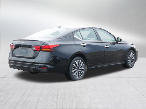 Used 2024 Nissan Altima 2.5 SV image 4