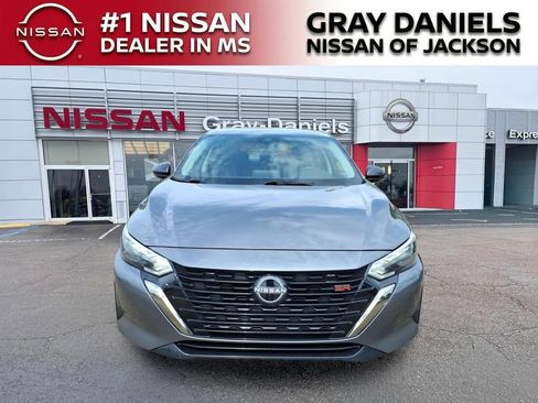 Used 2025 Nissan Sentra SR FWD image 2