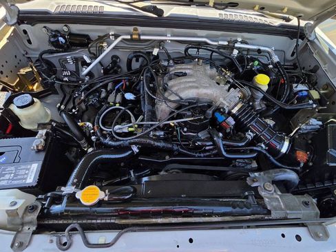 Used 2002 Nissan Frontier XE AWD/4WD image 11
