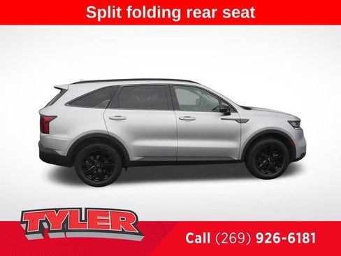 Used 2021 Kia Sorento S w/ Panoramic Sunroof Package AWD/4WD image 9
