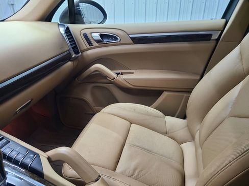 Used 2013 Porsche Cayenne Diesel AWD/4WD image 25