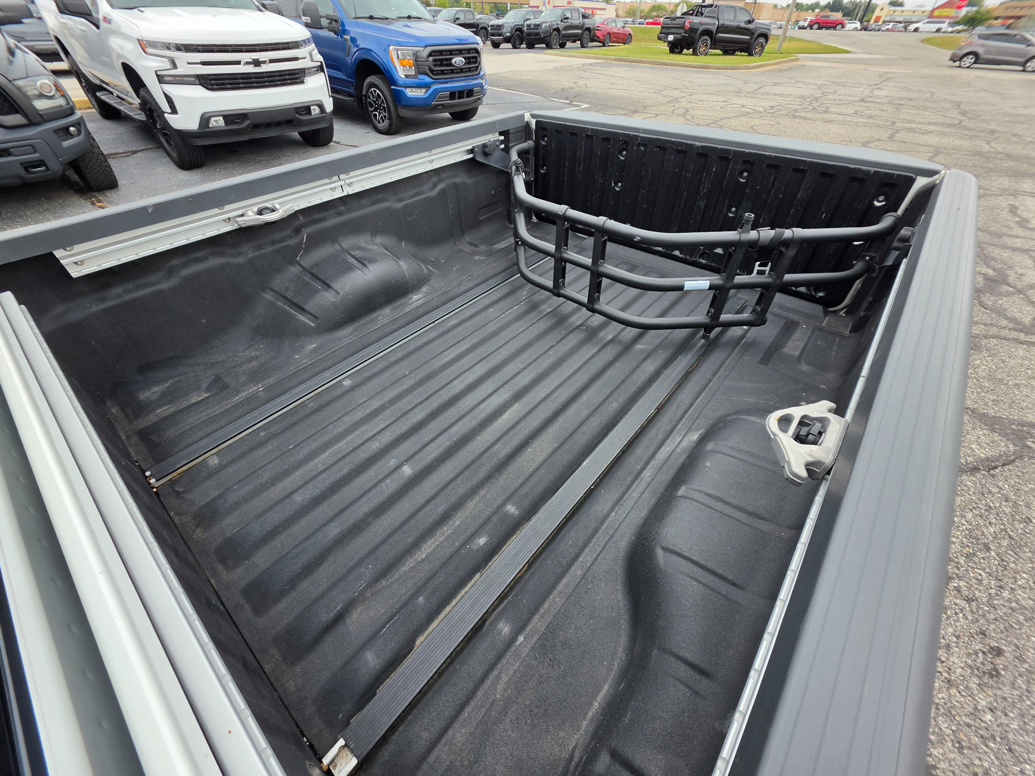 Used 2017 Nissan Frontier SV w/ SV Value Truck Package AWD/4WD image 25