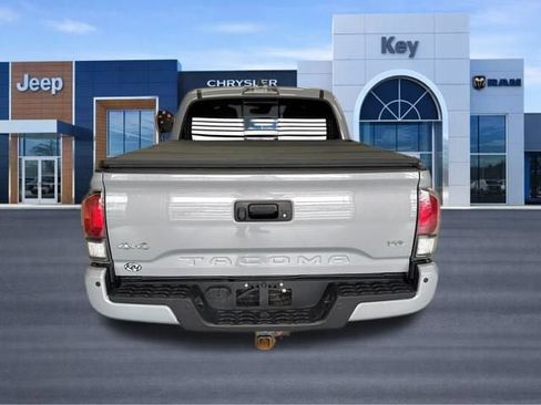 Used 2021 Toyota Tacoma Limited AWD/4WD image 5