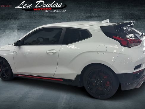 Used 2022 Hyundai Veloster N image 3
