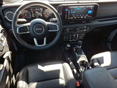 Used 2024 Jeep Wrangler Unlimited Sahara AWD/4WD image 11