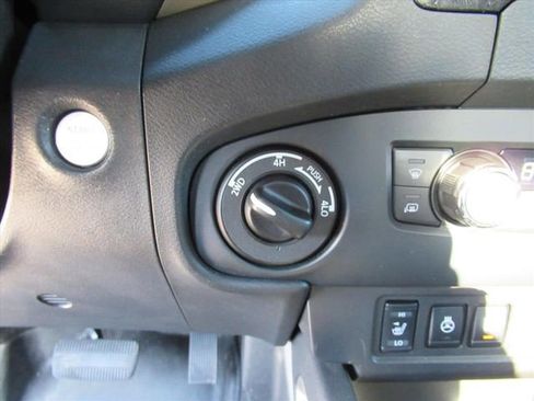 Used 2022 Nissan Frontier SV image 26